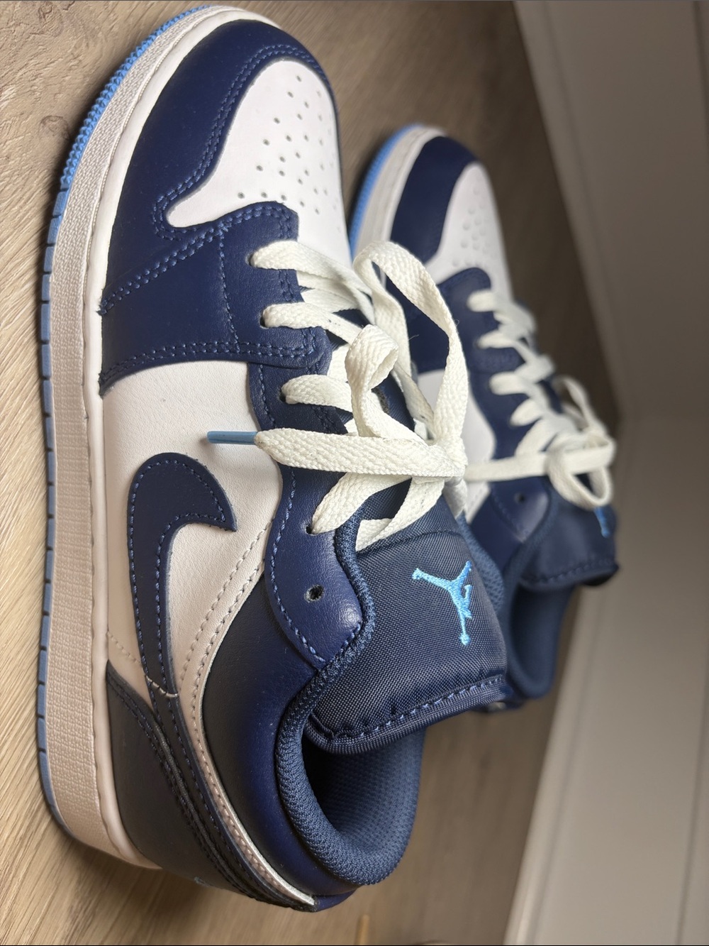 Jordan Kids Low-Top Sneakers in Navy and White with Light Blue Jumpman 6.5Y